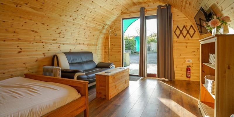 Original Glamping Pod With Hot Tub Hotel Frodsham Exterior photo
